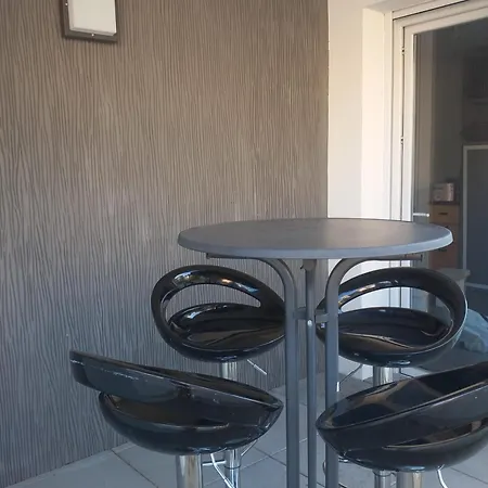 69a - Cosy Ideally Located Gerland Daire *