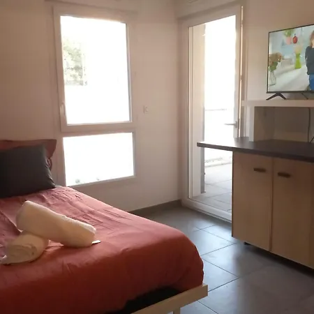 69a - Cosy Ideally Located Gerland Daire *