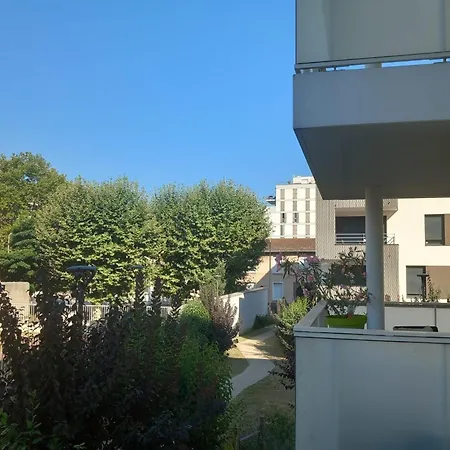 69a - Cosy Ideally Located Gerland Apartment *