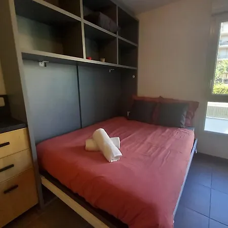 69a - Cosy Ideally Located Gerland Apartment